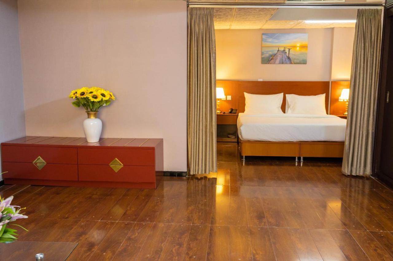 Three 888 Hotel 迪拜 外观 照片