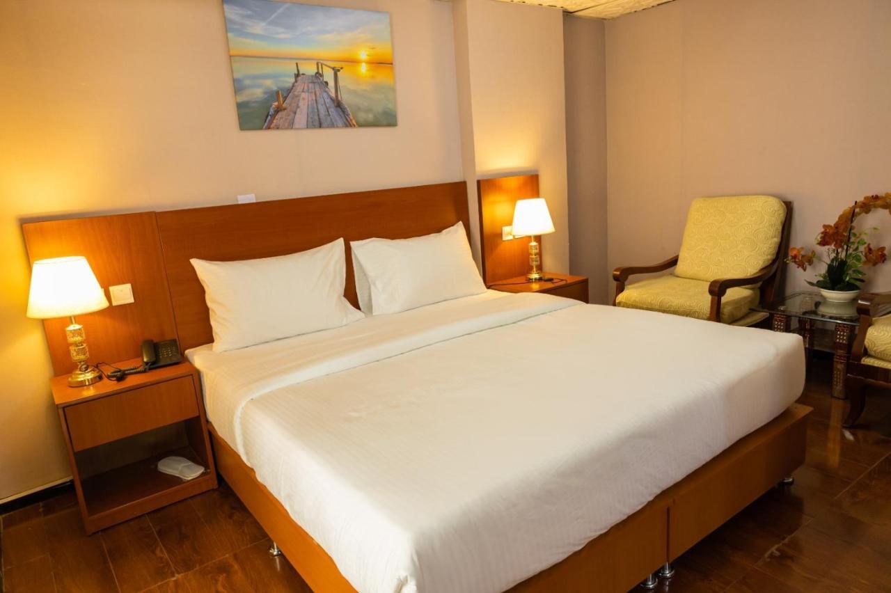 Three 888 Hotel 迪拜 外观 照片