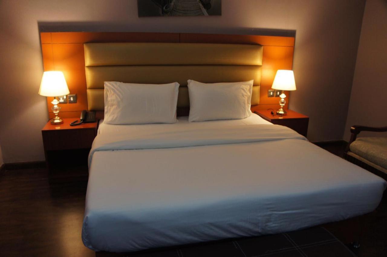 Three 888 Hotel 迪拜 外观 照片