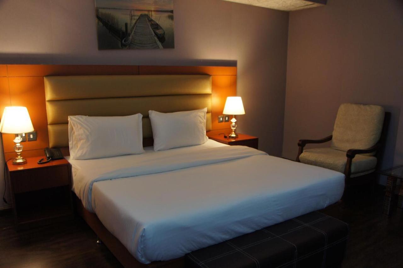 Three 888 Hotel 迪拜 外观 照片