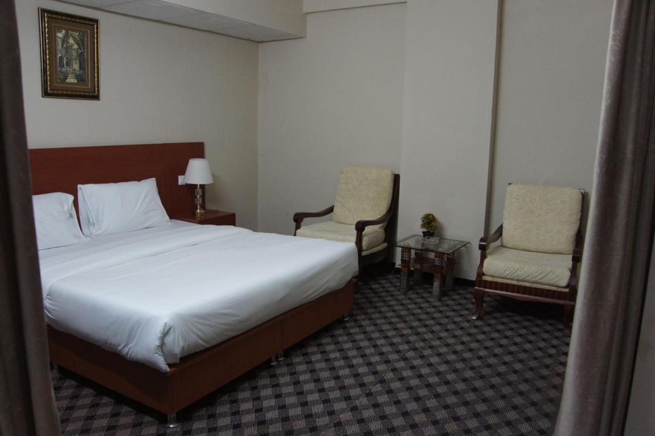 Three 888 Hotel 迪拜 外观 照片