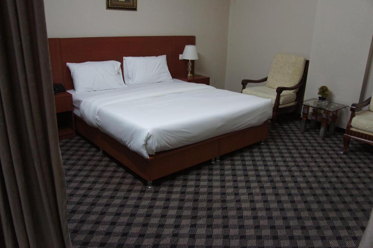 Three 888 Hotel 迪拜 外观 照片