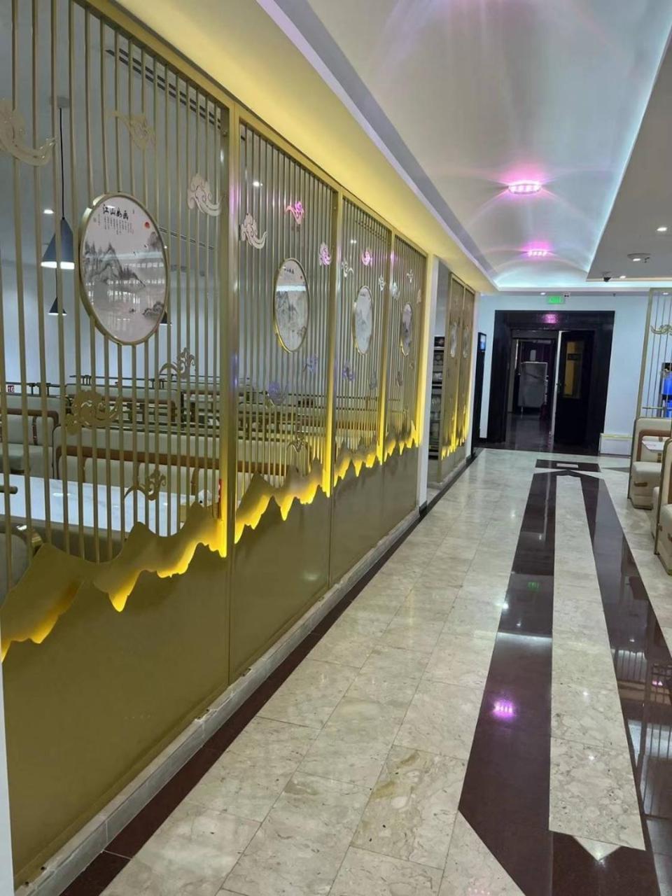Three 888 Hotel 迪拜 外观 照片