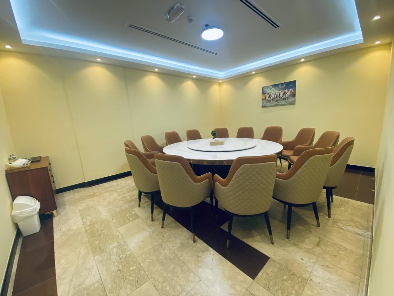 Three 888 Hotel 迪拜 外观 照片